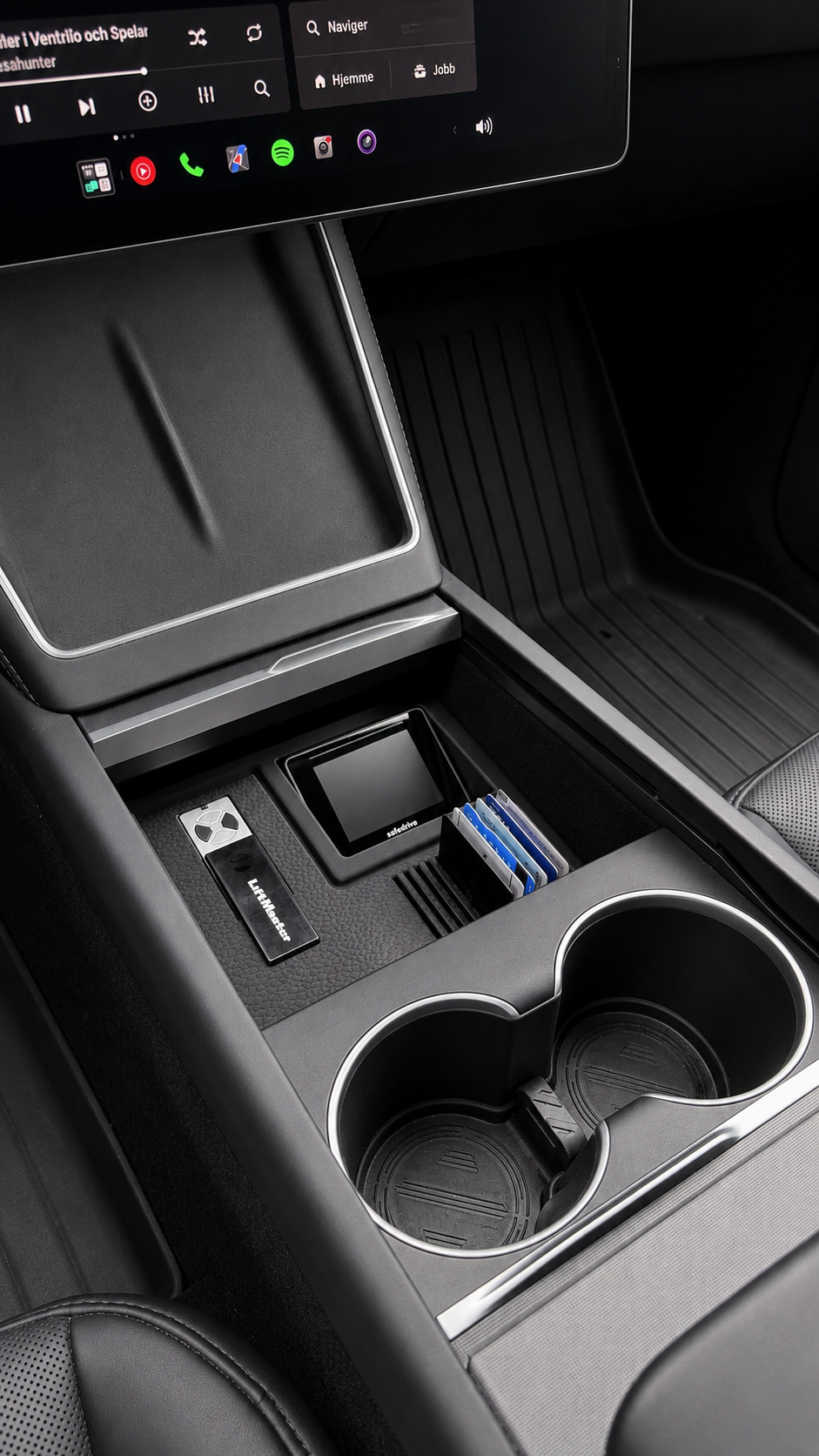 Safedrive midtkonsollfeste med LiftMaster-holder og kortspor – Tesla Model 3 Highland 2023→