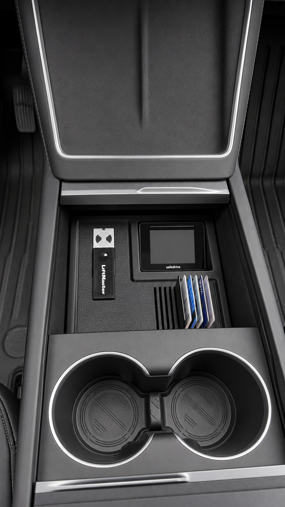 Safedrive midtkonsollfeste med LiftMaster-holder og kortspor – Tesla Model 3 Highland 2023→